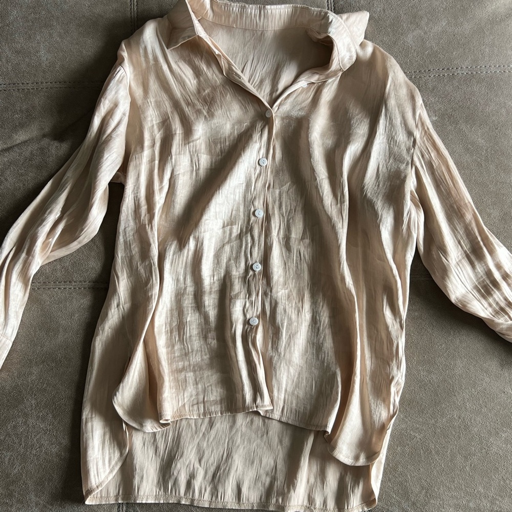 Women’s Lightweight Button-Front Blouse in Pale Peach